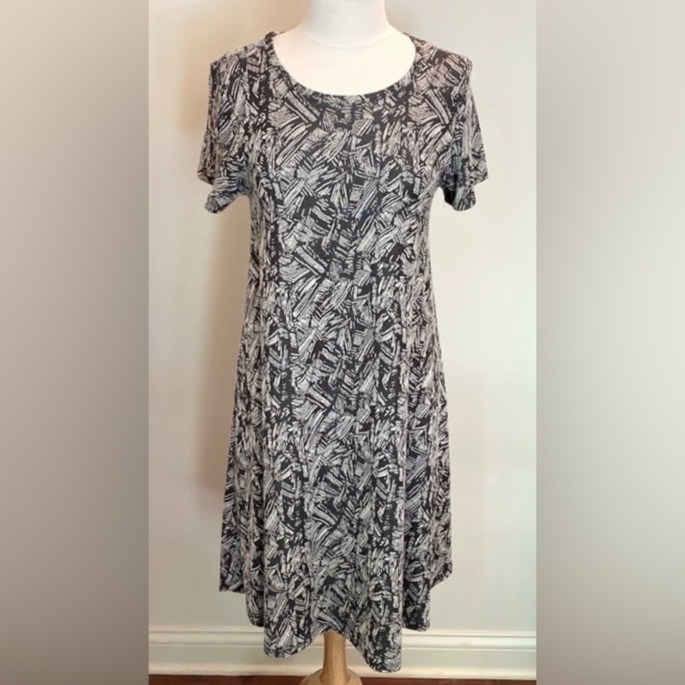 LuLaRoe Carly Gray Cream Print SZ S Boho Chic Retro Minimalist Casual Dress